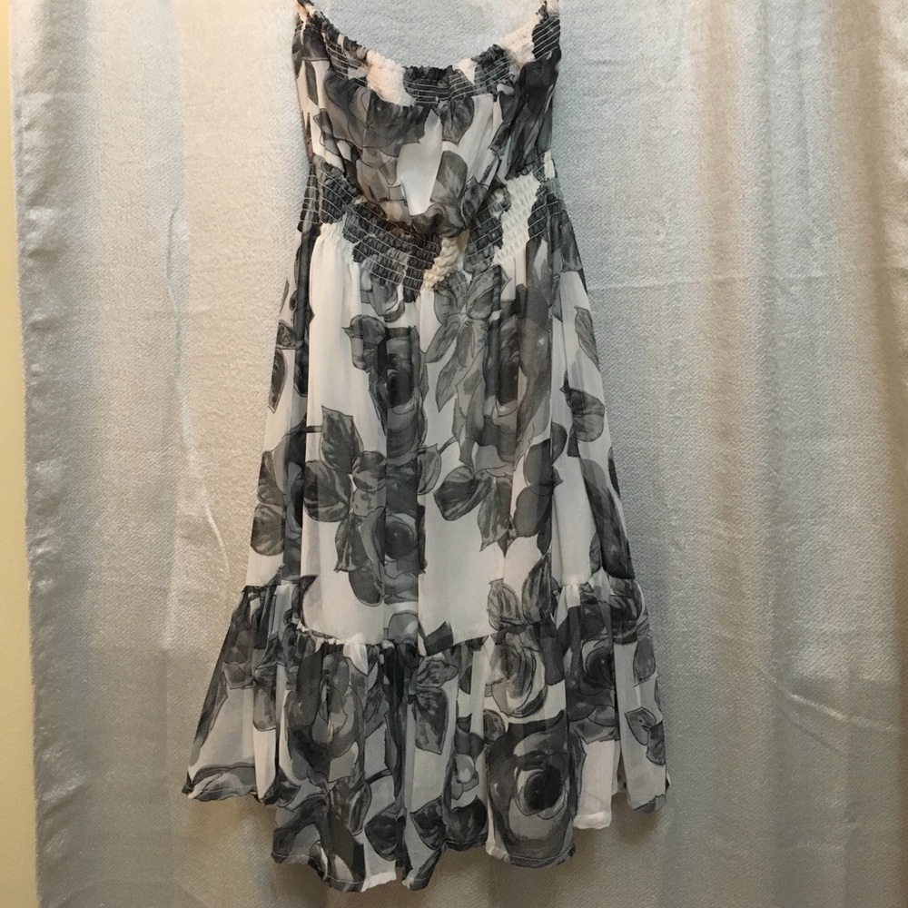 Strapless dress with rose design